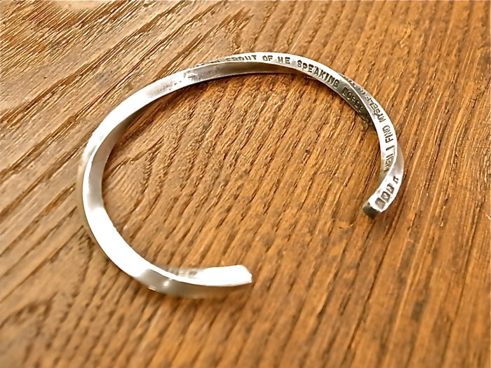 ampjapan 925 燻しシンプルLET IT BE 刻印 スタンプシルバー LET IT BE Stamped & Twisted Bangle -Thick- / 13AJ-382 – amp japan